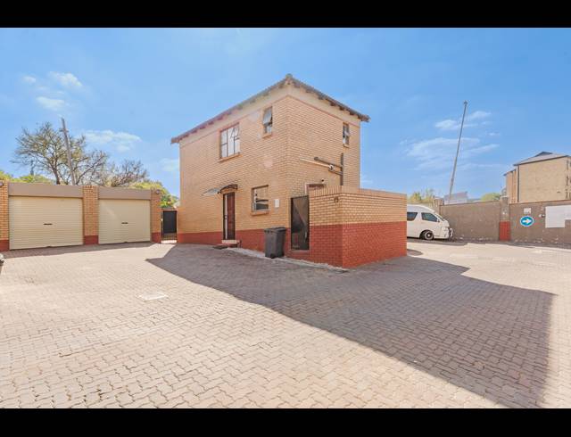 2 BEDROOM TOWNHOUSE FOR SALE IN HALFWAY GARDENS
